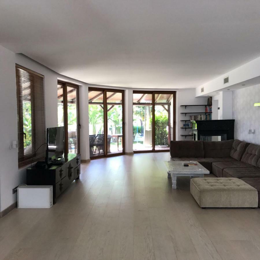 Villa With Heated Pool And Jacuzzi Close To Puerto Banus And Beach Estepona Ngoại thất bức ảnh