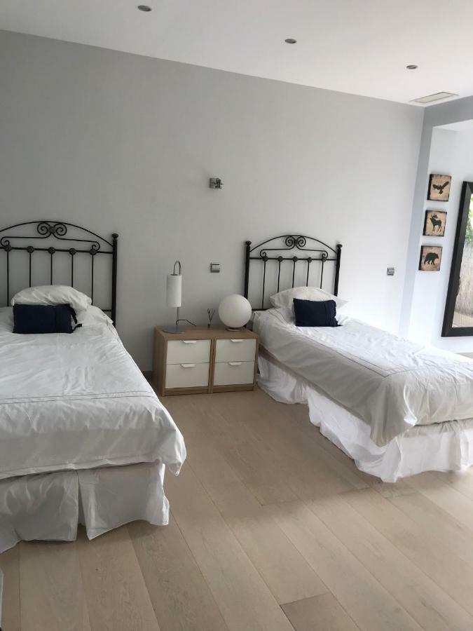 Villa With Heated Pool And Jacuzzi Close To Puerto Banus And Beach Estepona Ngoại thất bức ảnh